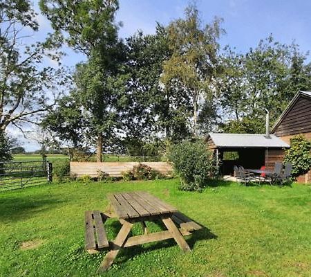 De Opkikker 10 Persoons Vakantiehuis Met Hottub ヒートホールン エクステリア 写真