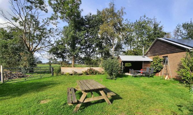De Opkikker 10 Persoons Vakantiehuis Met Hottub ヒートホールン エクステリア 写真